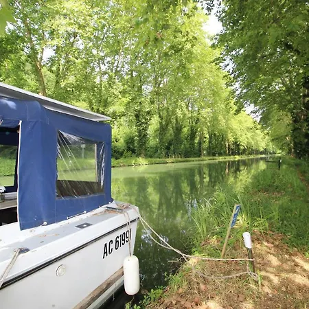 Botel Nuit A Quai Sur Notre Vedette! *