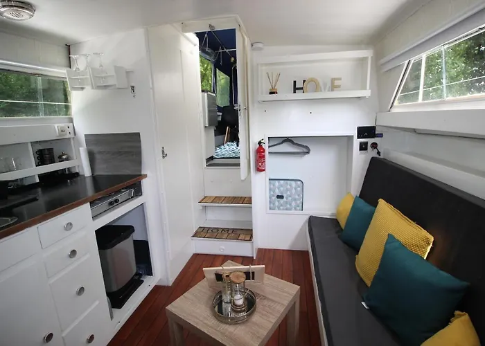 Nuit à Quai Sur Notre Vedette! *