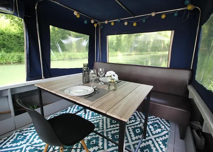 Nuit à Quai Sur Notre Vedette! Bateau-hôtel