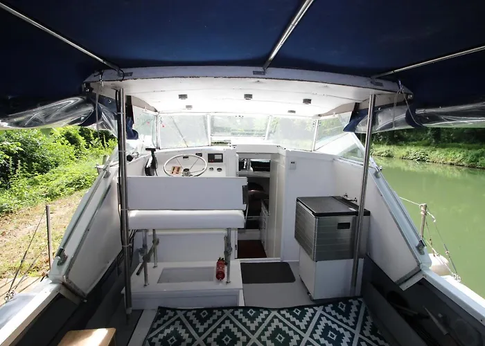 Bateau-hôtel Nuit à Quai Sur Notre Vedette!