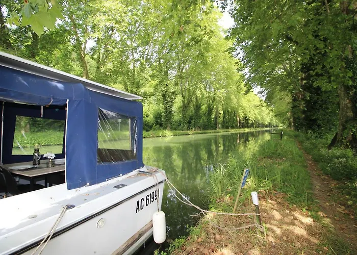 Bateau-hôtel Nuit à Quai Sur Notre Vedette! *