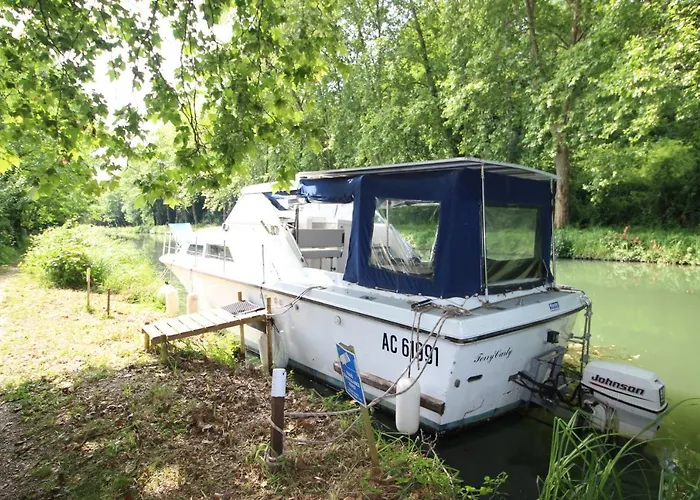 Bateau-hôtel Nuit à Quai Sur Notre Vedette!