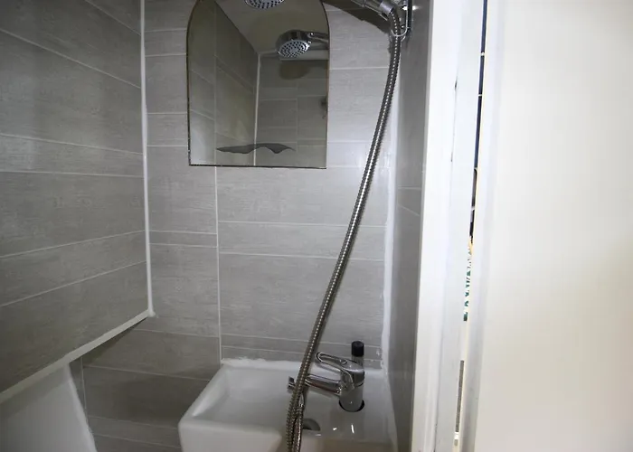 Bateau-hôtel Nuit à Quai Sur Notre Vedette! *